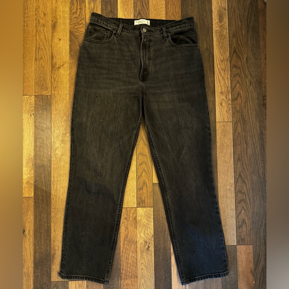Worn once 90s straight Abercrombie jeans, size 30 short.